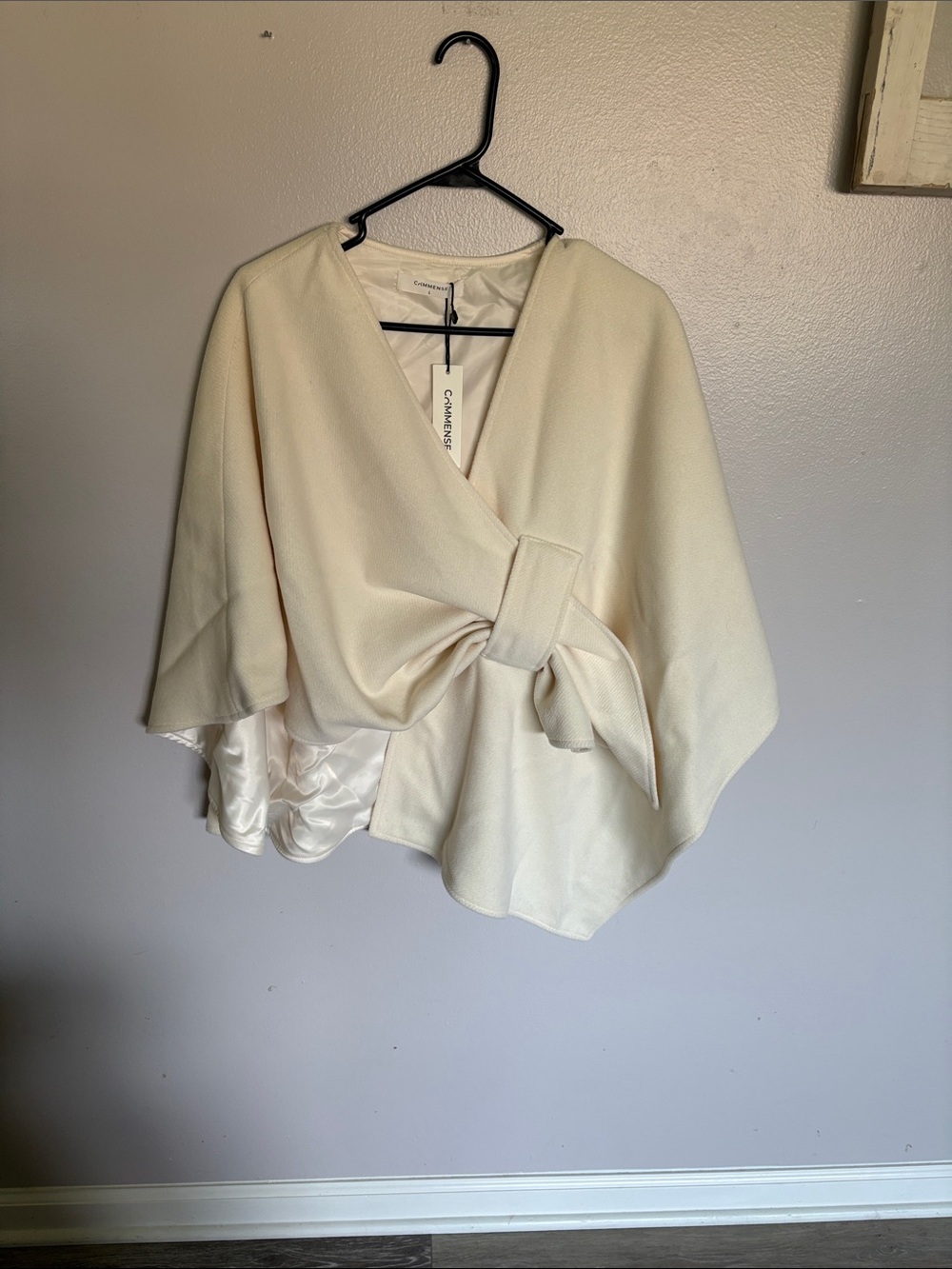 Commense Cream Twist-Front Circle wrap cape